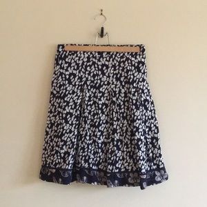 Solitaire Flowy patterned skirt
